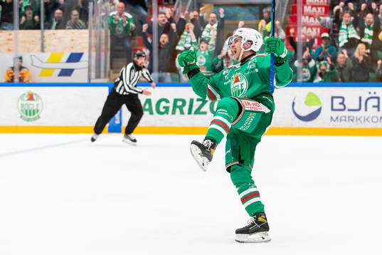 Rögles Ryan McKiernan jublar