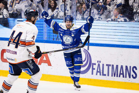 Leksands Oskar Lang jublar