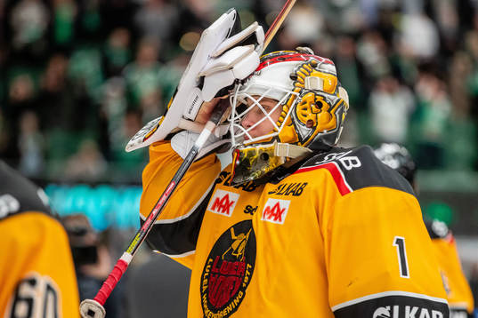 Luleås målvakt Jesper Wallstedt deppar
