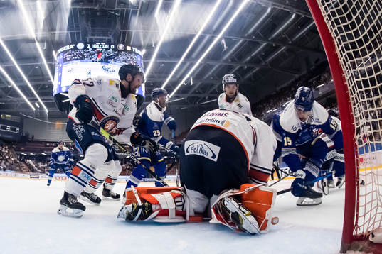 Leksands Max Veronneau och Växjös Pontus Holmberg och