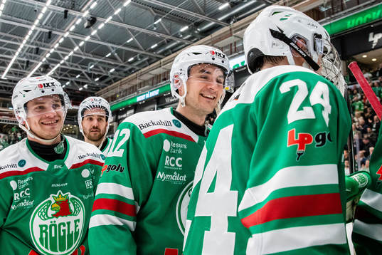 Rögles Leon Bristedt  och Brady Ferguson jublar