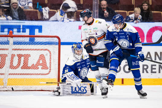 Avgörande 2-3 bakom Leksands målvakt Kasimir Kaskisuo ,