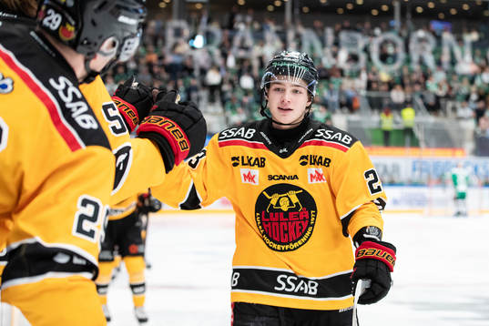 Luleås Olli Nikupeteri jublar