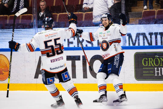 Växjös Julius Nättinen jublar