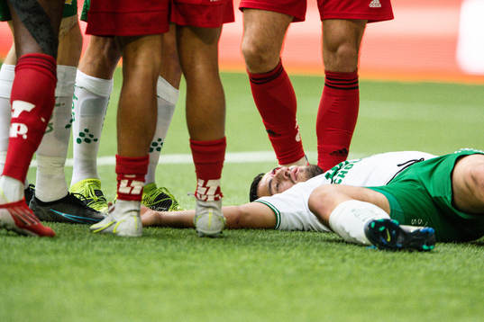 Hammarbys Astrit Selmani har ont