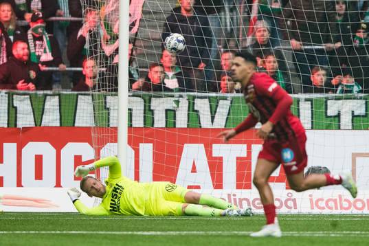 Hammarbys målvakt David Ousted deppar