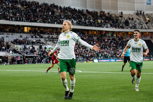 Hammarbys Gustav Ludwigson jublar