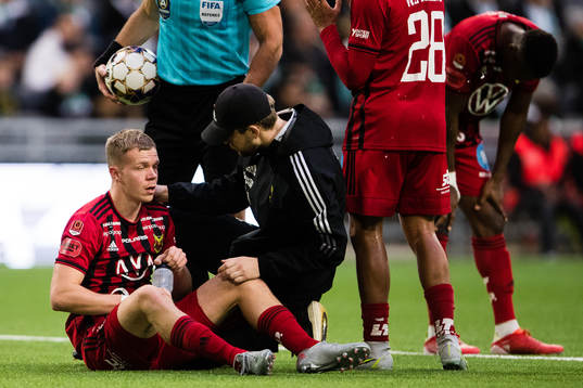 Östersunds Eirik Haugan med en befarad skada