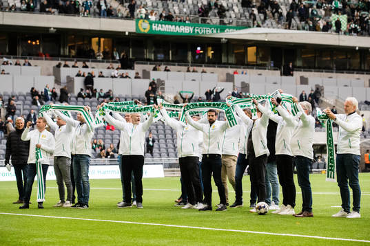 Hammarbys guldlag från 2001 hedras i halvtidsvilan av