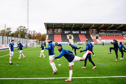Akropolis spelare värmer upp