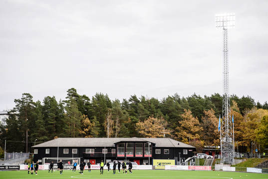 Landskronas spelare värmer upp