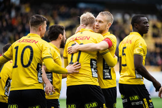 Elfsborgs Sveinn Gudjohnsen och Johan Larsson jublar