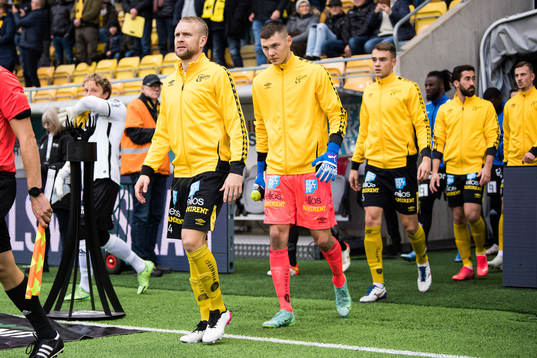 Elfsborgs lag kommer in till match med Johan Larsson,
