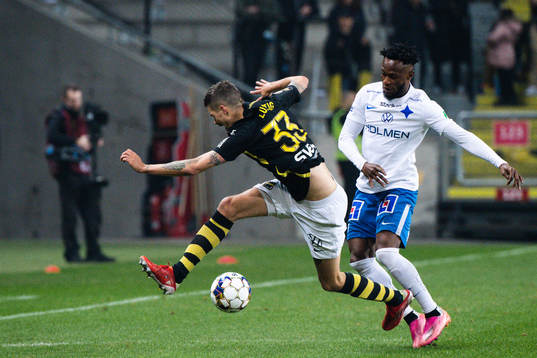 s Mikael Lustig och IFK Norrköpings Samuel Adegbenro