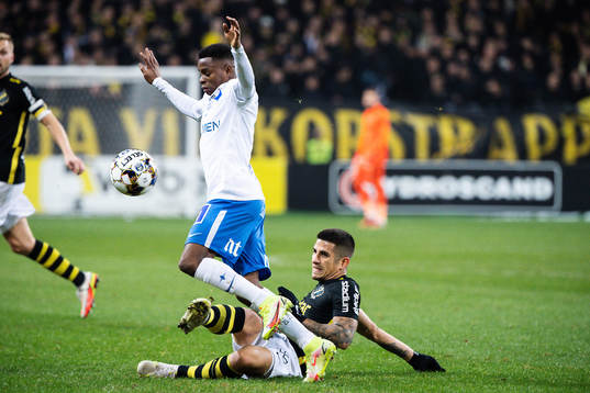 s Nicolas Stefanelli och IFK Norrköpings Abdulrazaq Ishaq
