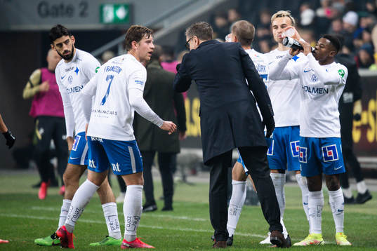 IFK Norrköpings tränare Rikard Norling i samtal med