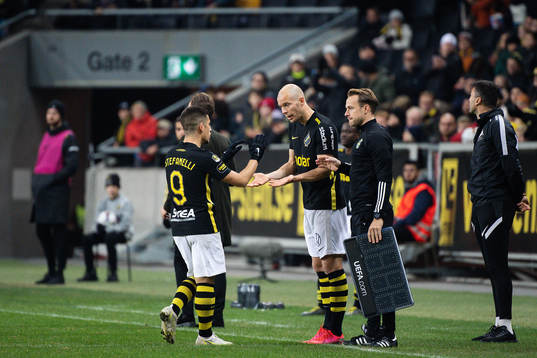 s Nicolas Stefanelli byts ut mot AIK:s Per Karlsson