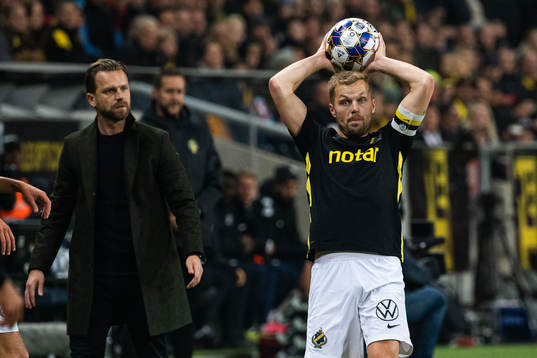 s Sebastian Larsson och AIK:s tränare Bartosz Grzelak