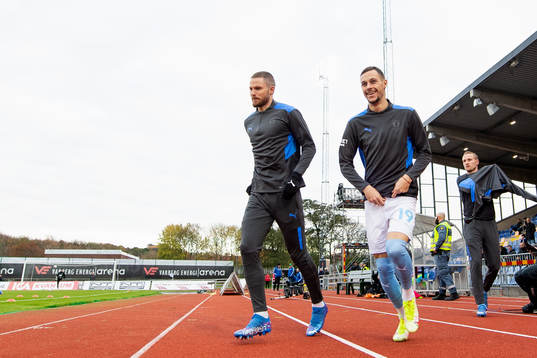 Malmös Lasse Nielsen och Veljko Birmancevic före