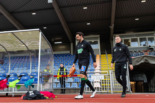 Varbergs Oliver Stanisic och Alexander Johansson  före