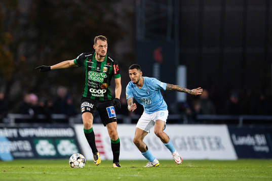 Varbergs Albert Ejupi och Malmö FFs Sergio Pena