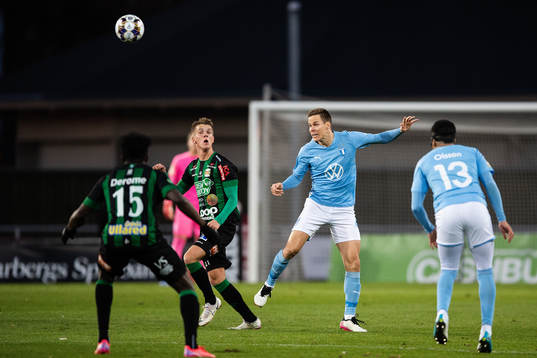 Varbergs Victor Karlsson och Malmö FFs Niklas Moisander