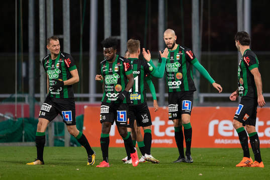 Varbergs Robin Simovic jublar med laget