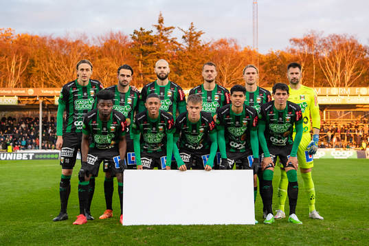 Varbergs startspelare före fotbollsmatchen i Allsvenskan