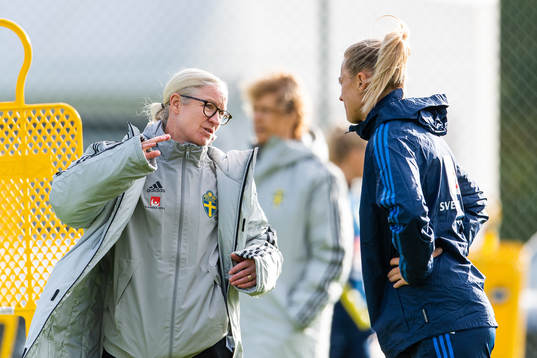 Victoria Sandell, assistant coach and Fridolina Rolfö of