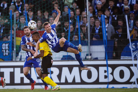 IFK Göteborgs Calle Johansson och Mjällbys Amin Sarr