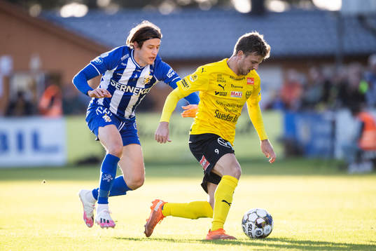 Mjällbys Joel Nilsson och IFK Göteborgs Simon Thern