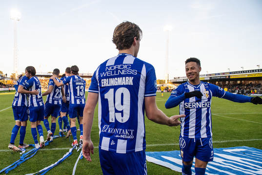 IFK Göteborgs Tobias Sana och August Erlingmark jublar