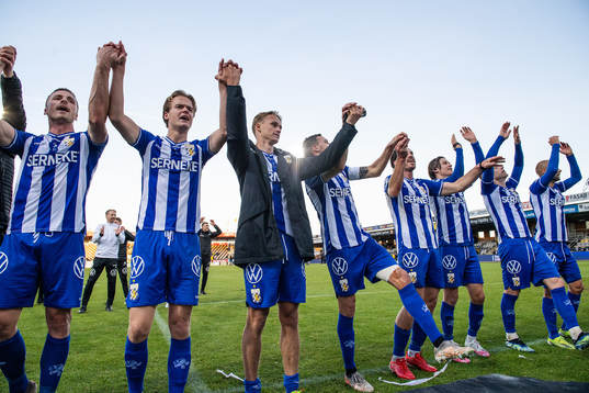 IFK Göteborgs spelare jublar