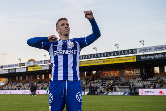 IFK Göteborgs Oscar Wendt  jublar och firas på sin