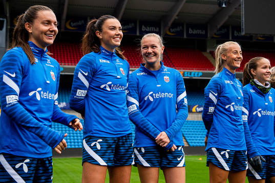 Ingrid Syrstad Engen and Frida Maanum of the Norwegian