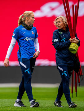 Julie Blakstad and Gunnvor Halmøy, physical coach of the