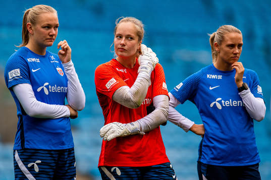 Frida Maanum, goalkeeper Aurora Mikalsen and Lisa Fjeldstad