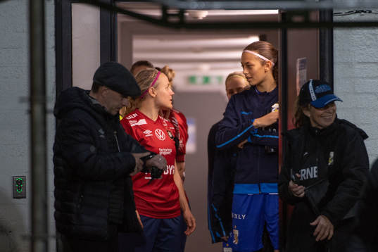 IFK Göteborgs lagkapten Malva Larsson och Örgrytes