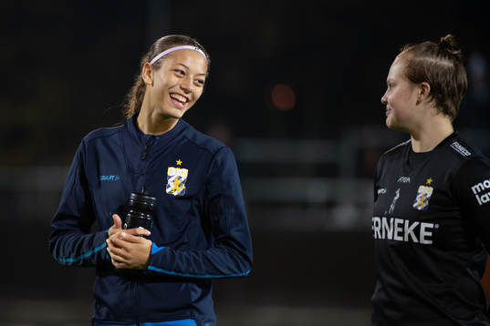 IFK Göteborgs lagkapten Malva Larsson och målvakten Hanna