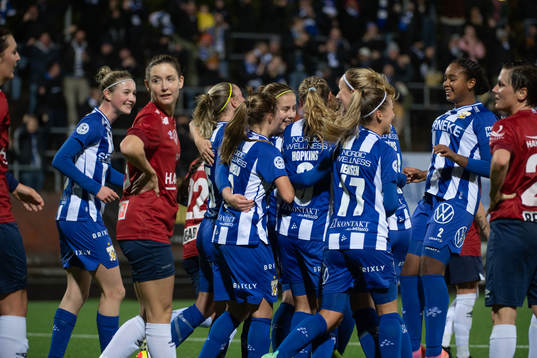 IFK Göteborgs spelare jublar medan Örgytes spelare deppar