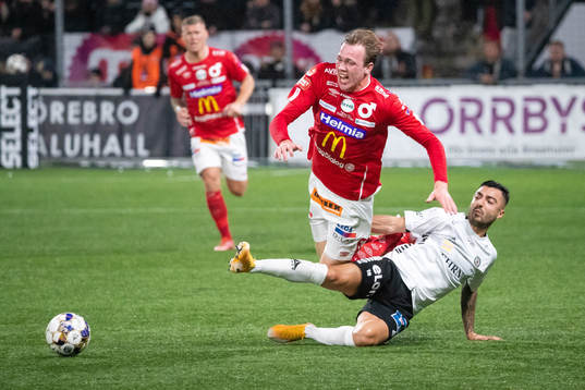 Degerfors Adam Carlén och Örebros Jiloan Hamad