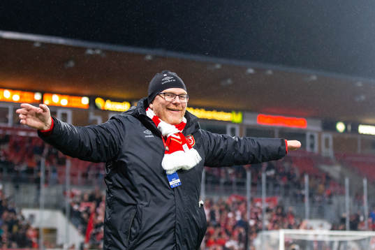 Degerfors sportchef Patrik Werner jublar