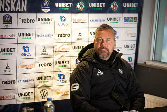 Örebros tränare Marcus Lantz på presskonferensen