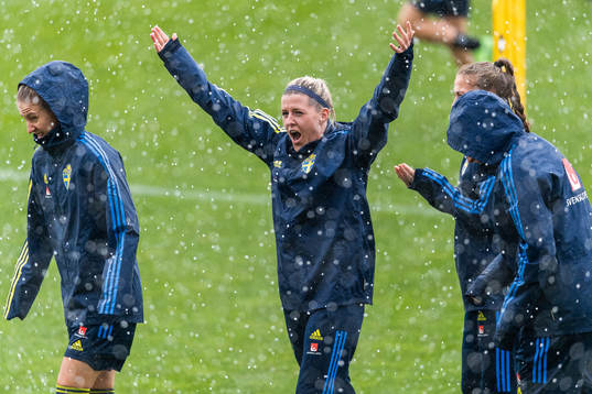 Julia Zigiotti Olme and Olivia Schough of the Swedish