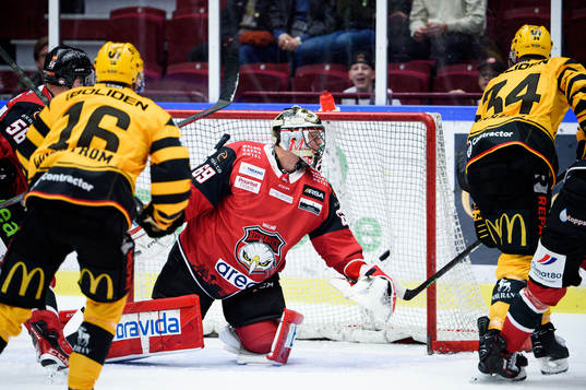 Skellefteås Tom Kühnhackl gör 1-3 bakom Malmö Redhawks