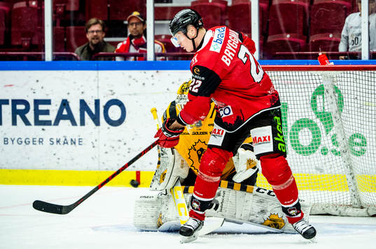Malmö Redhawks Lars Bryggman mot Skellefteås målvakt