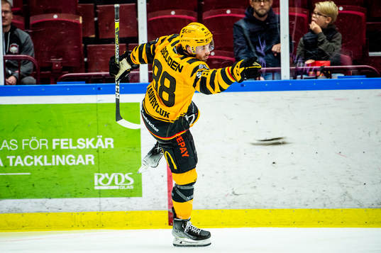 Skellefteås Jayce Hawryluk jublar