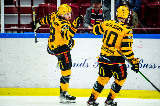 Skellefteås Jayce Hawryluk jublar