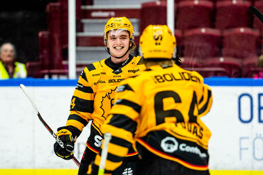 Skellefteås Elias Stenman jublar