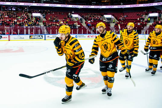Skellefteås Jonathan Pudas jublar